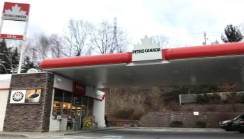 Petro-Canada - Lake Thomas Dr