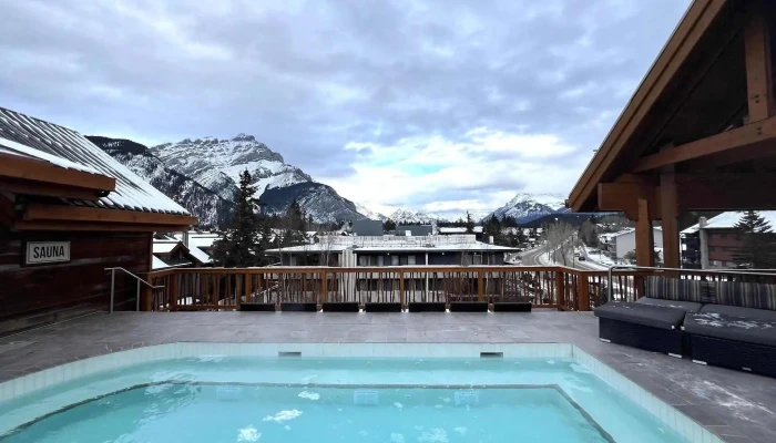 Meadow Spa Pools Moose Hotel Suites - Banff