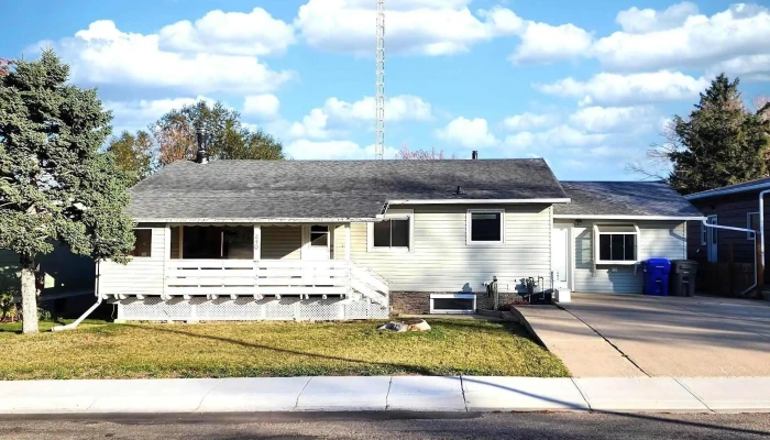 Remax Real Estate Lethbridge (Claresholm) Charlotte Chartrand - Claresholm