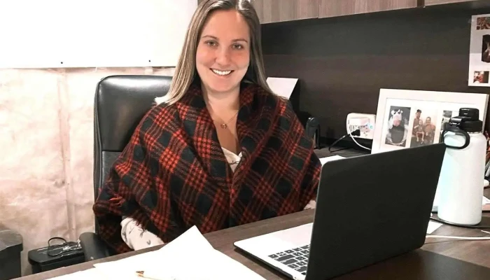 Small Town Paralegal -  By Owner - Clinton
